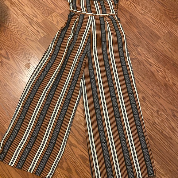 FOREVER 21 Sleeveless jumpsuit medium - Picture 7 of 9